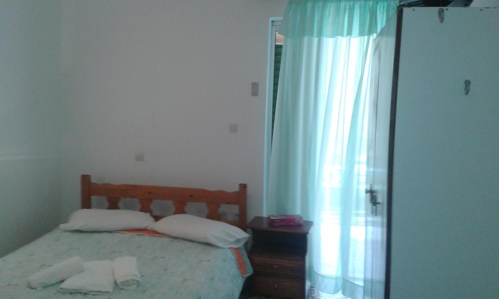 Manoleas Rooms To Let Leonídion Pokoj fotografie