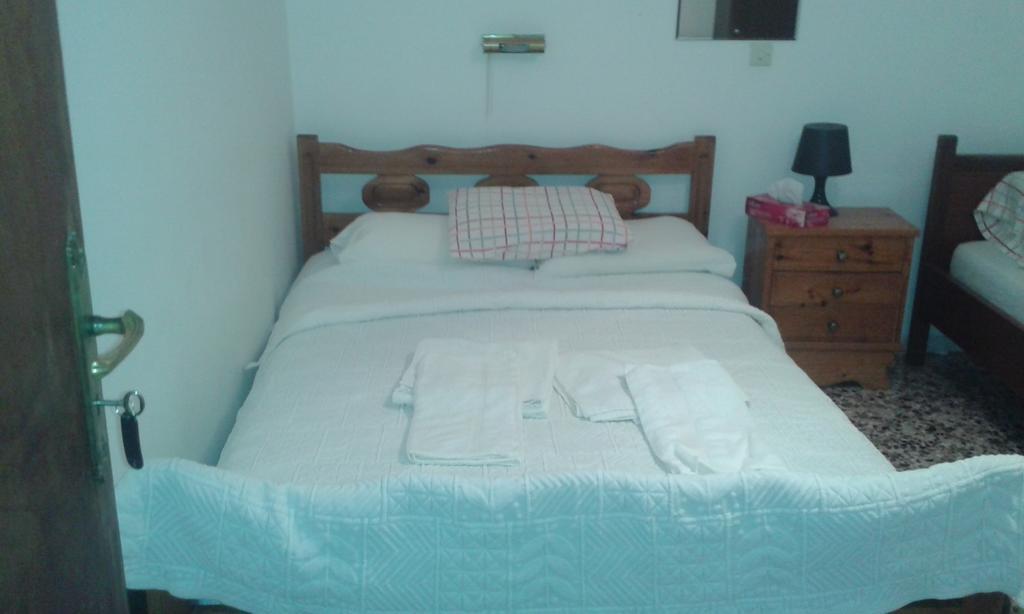 Manoleas Rooms To Let Leonídion Pokoj fotografie